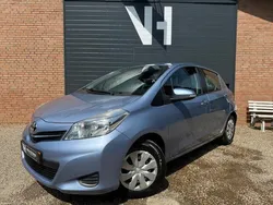 Blauw Gebruikt 2014 Toyota Yaris Hatchback | € 8.950 (Eerlijke prijs)