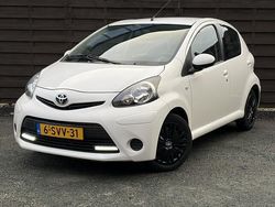 Wit Gebruikt 2014 Toyota Aygo Hatchback | € 4.950 (Eerlijke prijs)