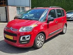 Rood Gebruikt 2016 Citroën C3 Picasso Exclusive MPV | € 7.750 (Eerlijke prijs)