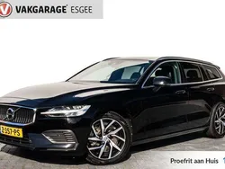 Zwart Gebruikt 2020 Volvo V60 Momentum Stationwagen | € 29.945 (Goede deal)