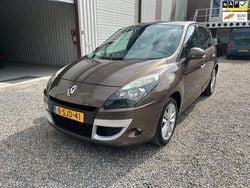 Bruin, metallic lak Gebruikt 2009 Renault Scénic III Privilege MPV | € 3.995 (Eerlijke prijs)