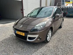 Bruin, metallic lak Gebruikt 2009 Renault Scénic III Privilege MPV | € 3.650 (Goede deal)
