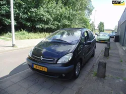 Zwart, metallic lak Gebruikt 2003 Citroën Xsara Picasso MPV | € 1.500 (Duur)