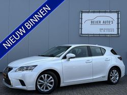 Wit Gebruikt 2017 Lexus CT200h Hatchback | € 16.995 (Eerlijke prijs)