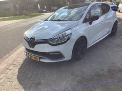 Wit, andere lak Gebruikt 2013 Renault Clio R.S. R.S. Hatchback | € 12.350 (Eerlijke prijs)