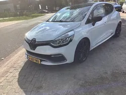 Wit, andere lak Gebruikt 2013 Renault Clio R.S. R.S. Hatchback | € 12.350 (Eerlijke prijs)