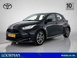 Zwart Gebruikt 2024 Toyota Yaris Hatchback | € 22.900 (Eerlijke prijs)