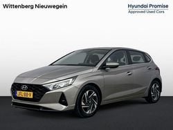 Brass metallic (r3w) Gebruikt 2022 Hyundai i20 Comfort Hatchback | € 19.700 (Eerlijke prijs)