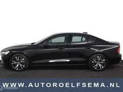 Zwart Gebruikt 2020 Volvo S60 R-Design Sedan | € 29.950 (Eerlijke prijs)