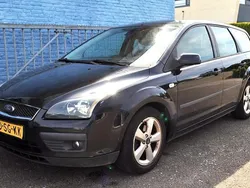Zwart, metallic lak Gebruikt 2006 Ford Focus Futura Stationwagen | € 950 (Eerlijke prijs)
