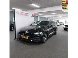 Zwart Gebruikt 2022 Volvo V60 Momentum Stationwagen | € 32.500 (Super prijs)