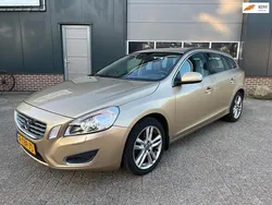 Beige Gebruikt 2011 Volvo V60 Momentum Stationwagen | € 6.325 (Eerlijke prijs)