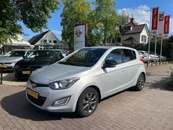 Grijs, metallic lak Gebruikt 2015 Hyundai i20 Hatchback | € 7.450 (Goede deal)