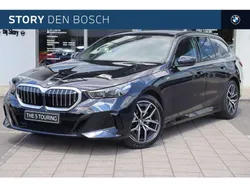 Zwart Nieuw 2025 BMW 520 Comfort Edition Stationwagen | € 84.056 (Eerlijke prijs)