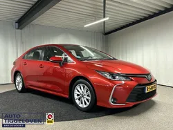 Rood Gebruikt 2022 Toyota Corolla Active Sedan | € 19.900 (Goede deal)