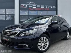 Blauw, metallic lak Gebruikt 2020 Peugeot 308 Premium Stationwagen | € 7.945 (Super prijs)
