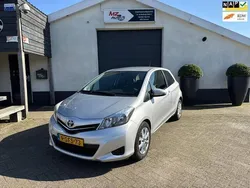 Grijs Gebruikt 2013 Toyota Yaris Hatchback | € 7.999 (Eerlijke prijs)