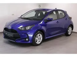 Blauw, metallic lak Gebruikt 2024 Toyota Yaris Hybrid Active Hatchback | € 23.449 (Eerlijke prijs)