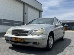 Grijs, metallic lak Gebruikt 2003 Mercedes C180 Classic Stationwagen | € 1.750 (Goede deal)
