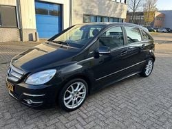 Zwart (metallic) Gebruikt 2010 Mercedes B160 MPV | € 5.995 (Eerlijke prijs)