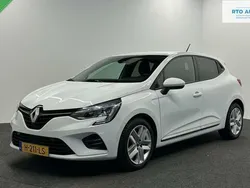 Wit Gebruikt 2020 Renault Clio V Zen Hatchback | € 14.500 (Eerlijke prijs)