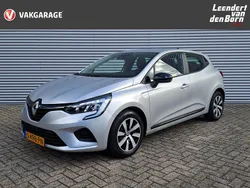 Grijs metallic Gebruikt 2023 Renault Clio V Equilibre Hatchback | € 15.795 (Goede deal)