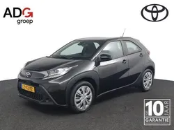 Zwart Gebruikt 2024 Toyota Aygo Play Hatchback | € 18.450 (Eerlijke prijs)