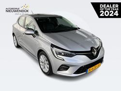 Licht platiniumgrijs d69 Gebruikt 2021 Renault Clio V Intens Hatchback | € 14.445 (Eerlijke prijs)