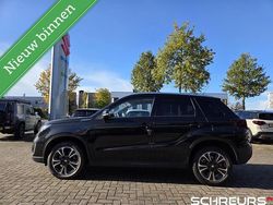 Zwart Gebruikt 2023 Suzuki Vitara Style SUV | € 23.000 (Eerlijke prijs)