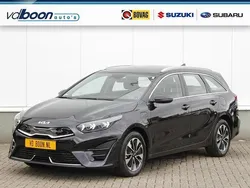 Zwart, metallic lak Gebruikt 2023 Kia Ceed Sportswagon Stationwagen | € 25.750 (Eerlijke prijs)