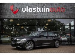 Zwart Gebruikt 2022 BMW 330e Executive Stationwagen | € 29.850 (Super prijs)
