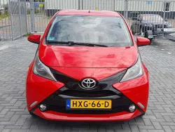 Rood Gebruikt 2017 Toyota Aygo X-play Hatchback | € 7.950 (Eerlijke prijs)