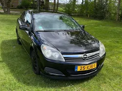Zwart Gebruikt 2005 Opel Astra Enjoy Coupé | € 999 (Goede deal)