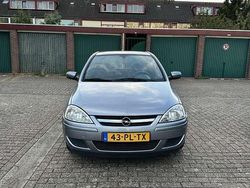 Grijs Gebruikt 2004 Opel Corsa Enjoy Hatchback | € 1.495 (Eerlijke prijs)