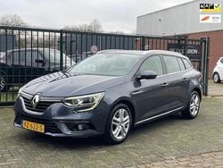 Grijs (metallic) Gebruikt 2017 Renault Mégane GrandTour Zen Stationwagen | € 7.945 (Eerlijke prijs)