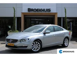 Grijs, metallic lak Gebruikt 2015 Volvo S60 Momentum Sedan | € 14.900 (Eerlijke prijs)