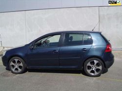 Blauw, metallic lak Gebruikt 2006 VW Golf V Hatchback | € 1.750 (Goede deal)