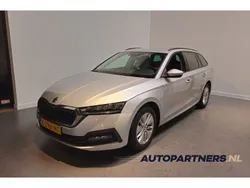 Grijs Gebruikt 2021 Skoda Octavia Business Line Stationwagen | € 14.950 (Iets duurder)