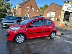 Rood Gebruikt 2008 Peugeot 107 Hatchback | € 1.750 (Eerlijke prijs)