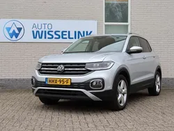 Grijs, metallic lak Gebruikt 2023 VW T-Cross Style SUV | € 28.750 (Eerlijke prijs)