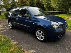 Blauw Gebruikt 2003 Renault Clio II Expression Hatchback | € 1.250 (Eerlijke prijs)