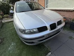 Grijs Gebruikt 2002 Seat Leon Stella Hatchback | € 600 (Goede deal)