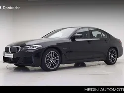 Zwart, metallic lak Gebruikt 2022 BMW 530 M Sport Sedan | € 45.895 (Eerlijke prijs)