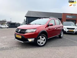 Rood Gebruikt 2013 Dacia Sandero Lauréate Hatchback | € 6.450 (Iets duurder)