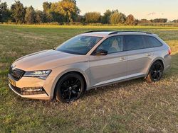 Grijs Gebruikt 2021 Skoda Superb Stationwagen | € 20.499 (Eerlijke prijs)