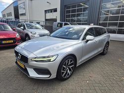 Grijs Gebruikt 2019 Volvo V60 Momentum Stationwagen | € 19.950 (Eerlijke prijs)