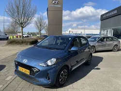 Vibrant blue (blauw metallic) Gebruikt 2024 Hyundai i10 Comfort Hatchback | € 23.995 (Iets duurder)