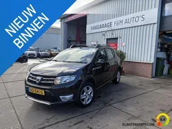 Zwart Gebruikt 2015 Dacia Sandero Lauréate Hatchback | € 8.950 (Eerlijke prijs)