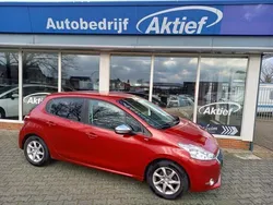 Rood Gebruikt 2014 Peugeot 208 Style Hatchback | € 5.750 (Eerlijke prijs)