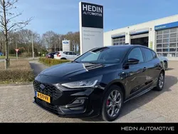 Zwart Gebruikt 2022 Ford Focus ST-Line Hatchback | € 22.950 (Eerlijke prijs)